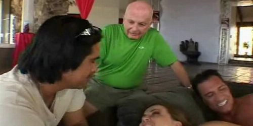Házaspárok szórakozása klubban