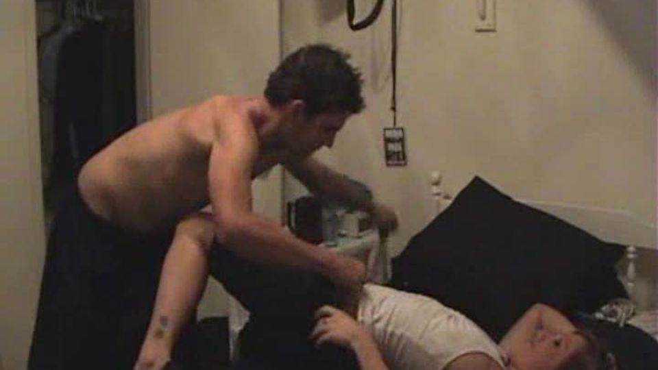 Rejtett kamerás felvétel a csaló pasiról