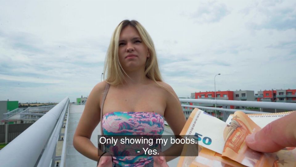 Csinos szőke lány pénzért dug POV-ban